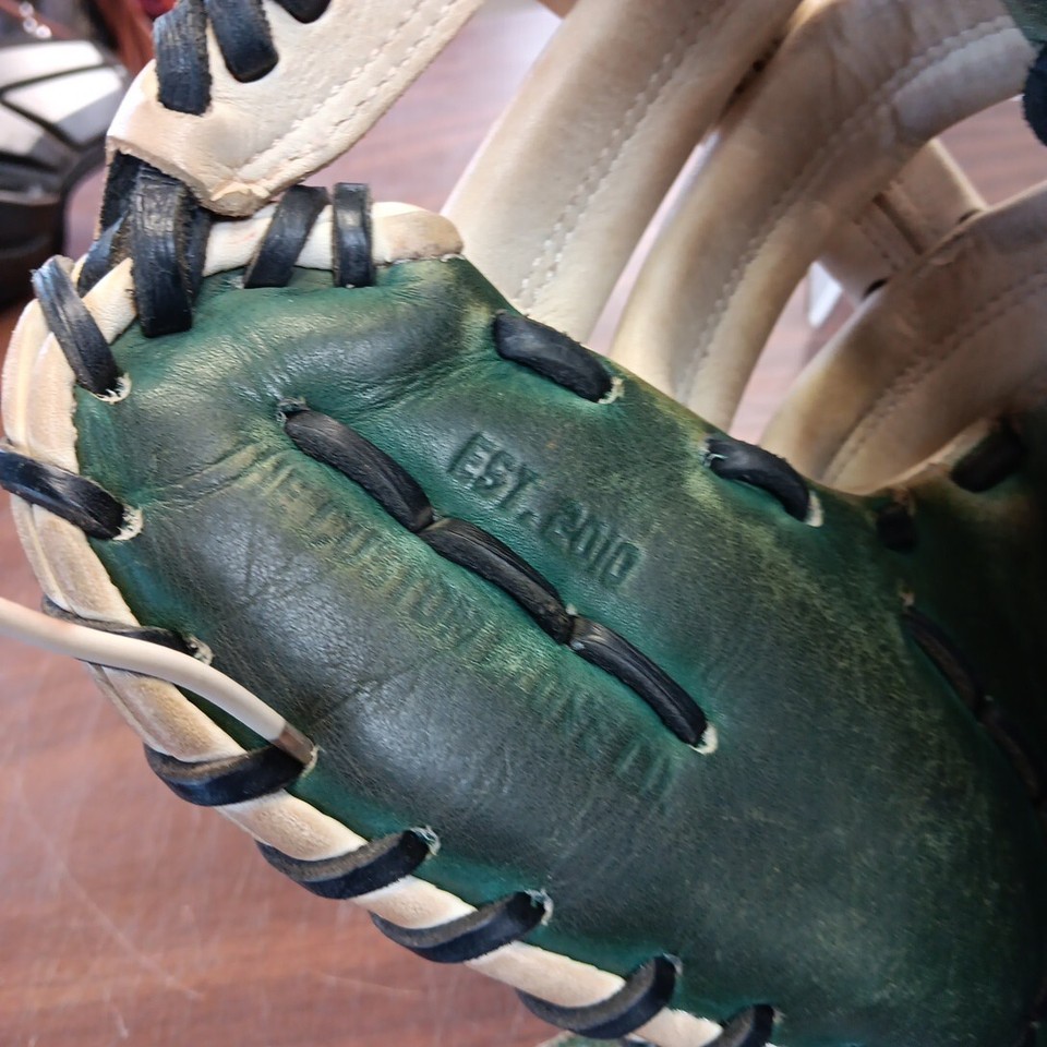 RICO Star Series Baseball Glove 12.75 In 1 St. Base Right Hand Throw