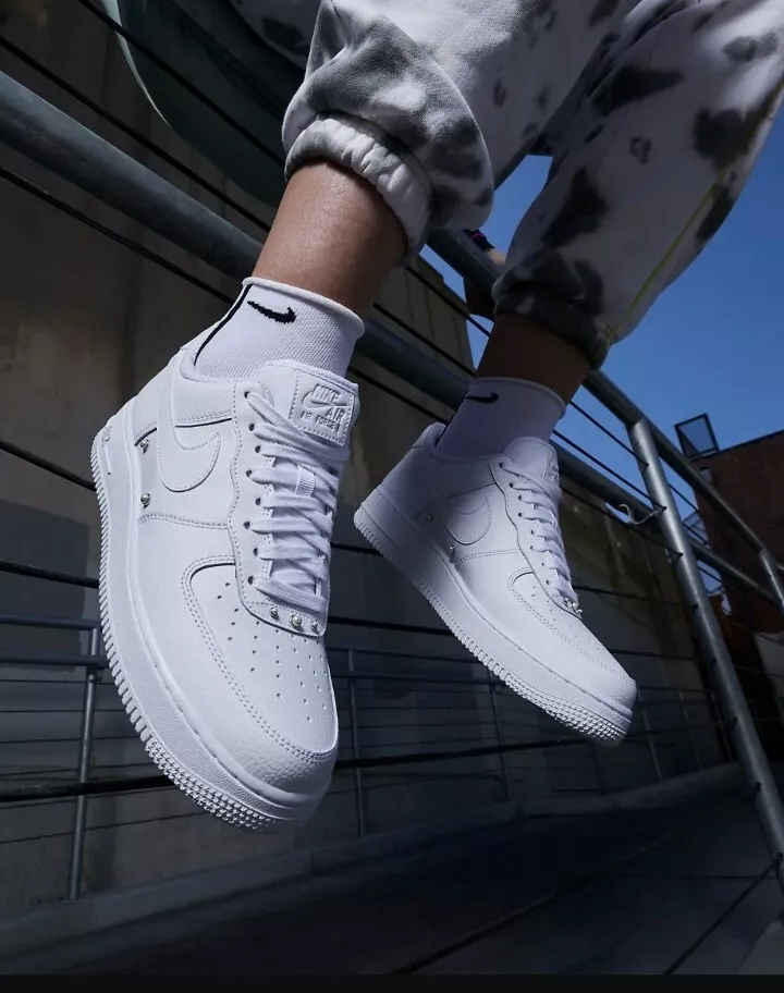 Nike Women's Air Force 1 '07 SE Shoes