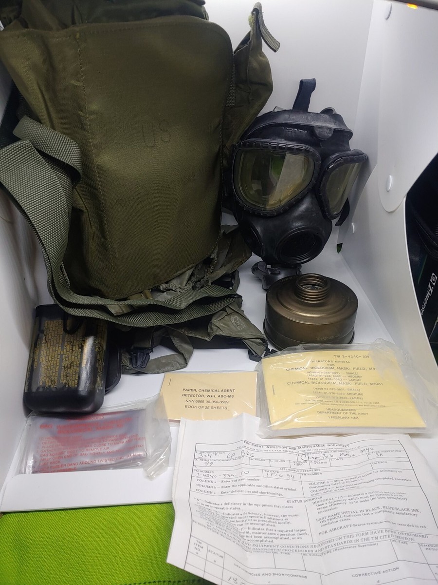 米軍　実物　M40 GAS MASK ガスマスク　ケース付き　送料無料 米軍 実物 M40 GAS MASK ガスマスク ケース付き 送料無料 米軍
