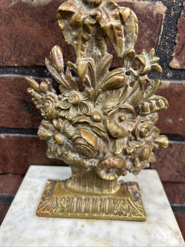 Coppia di antichi candelabri Girandole base marmo ottone cesto fiori vintage - Foto 6 di 11