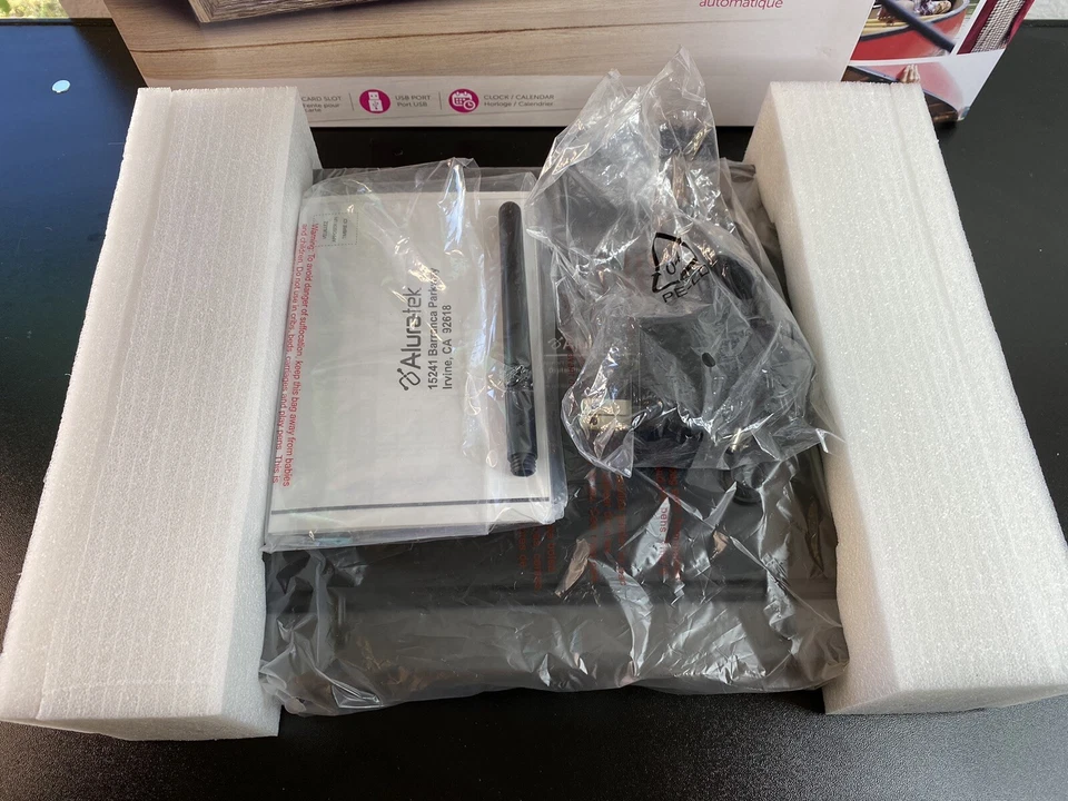 Aluratek ADPFD10F 10-inch Distressed Wood Digital Photo Frame - Image 3 of 4