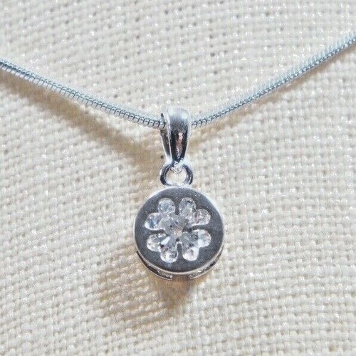 Silver Plated Irish Clover Crystal CZ Flower Circle 16 In Woman Necklace Light