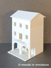 Casa per  plastico H0 con due portici e terrazzo, due piani e negozio
