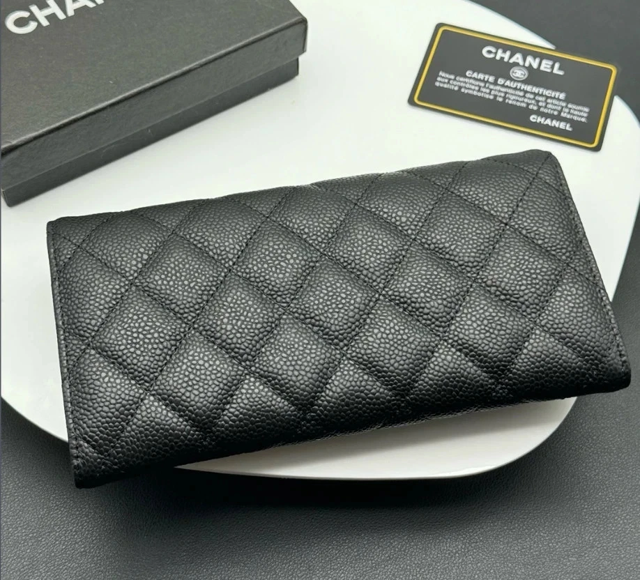 Carteira CHANEL acolchoada pele de cordeiro logotipo ouro preto | Bolsa feminina de luxo com aba longa - Imagem 4 de 4
