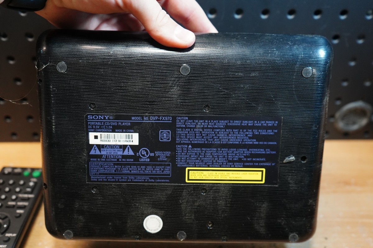 Sony DVP-FX970 Portable DVD Player (9
