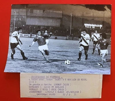 FOOTBALL PHOTO DE PRESSE MATCH PARIS - NICE 12/09/1971 PSG HISTORIQUE TRES RARE - Photo 1/3