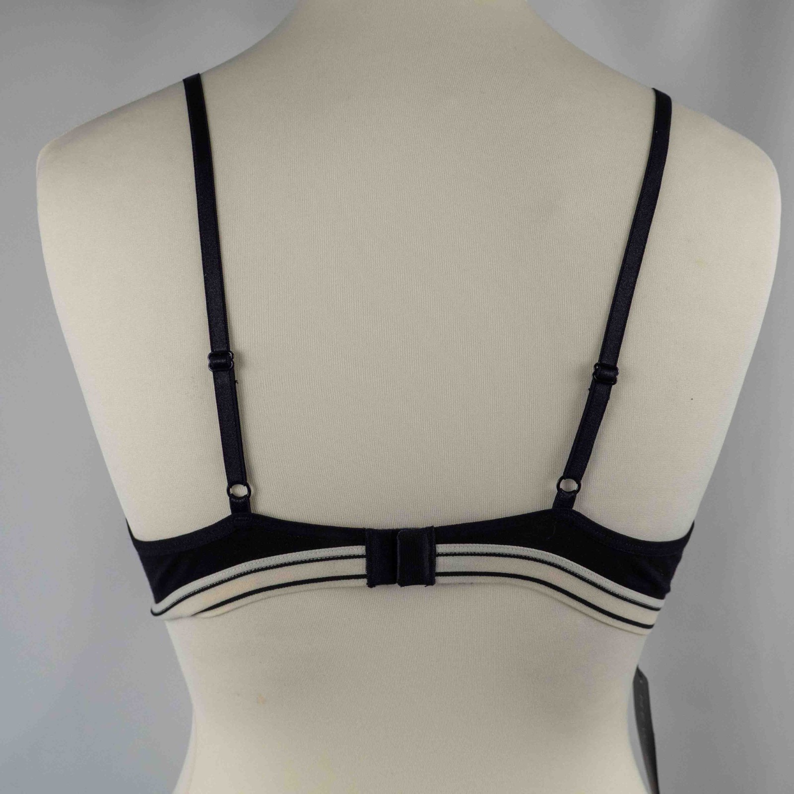 New Look  Size 14 Black Bralette with white Piping Non Padded/Wired Bralette NWT image 4