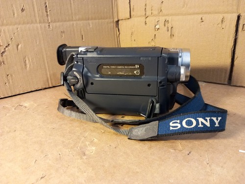 Sony DCR-TRV140E Digital8 Tape Digital Video Camera HANDYCAM + PSU + MANUAL + CD - Picture 12 of 20