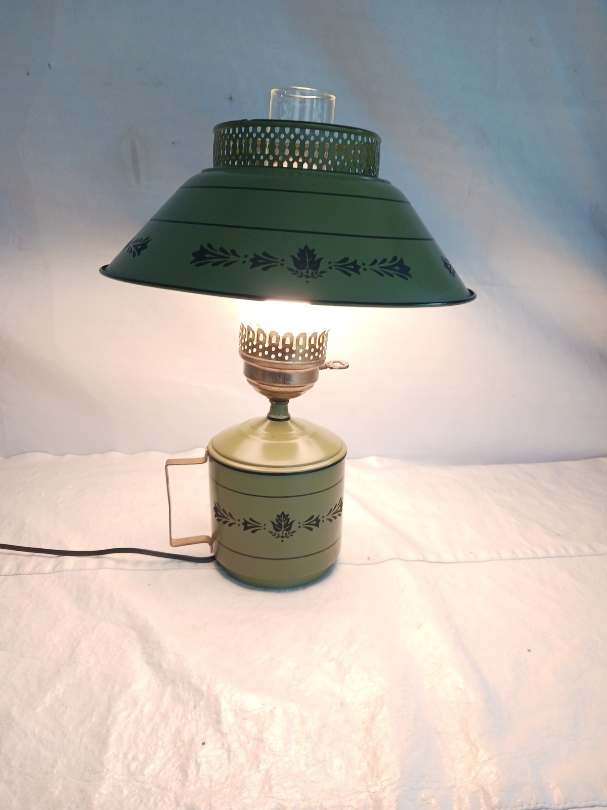 Vintage Toleware 16.5" Metal Avocado Green Table Hurricane Lamp with Shade EUC!!