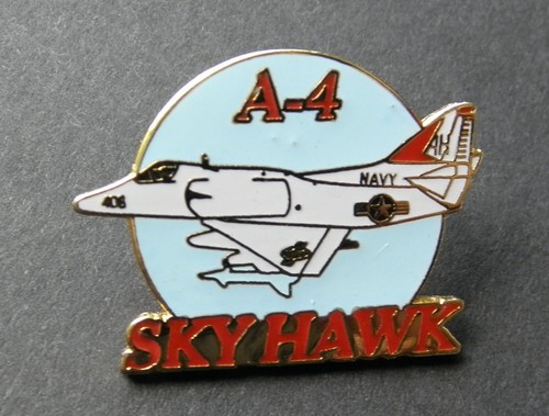 US NAVY USN USMC DOUGLAS SKYHAWK SKY HAWK A-4 ATTACK AIRCRAFT LAPEL PIN BADGE 1" - Picture 2 of 2