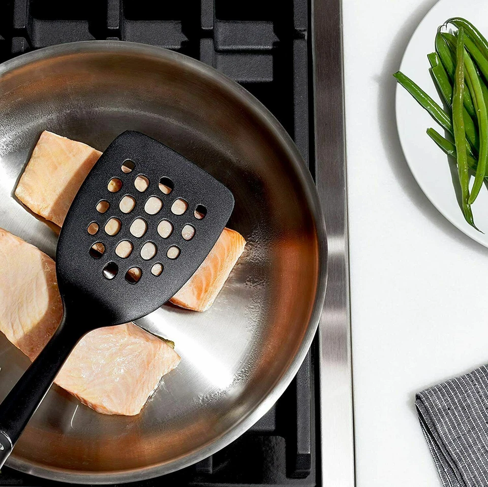 OXO GOOD GRIPS - Turner/Espátula de Nylon Negro Alta Calidad Resistente al Calor 400°F Foto 4 de 4