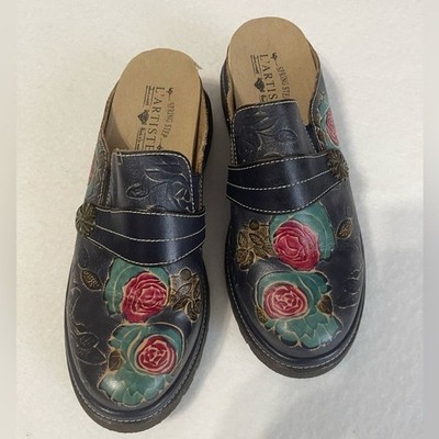 L Artiste Comfi Cute Rose Embossed Clog SZ 36 EUC