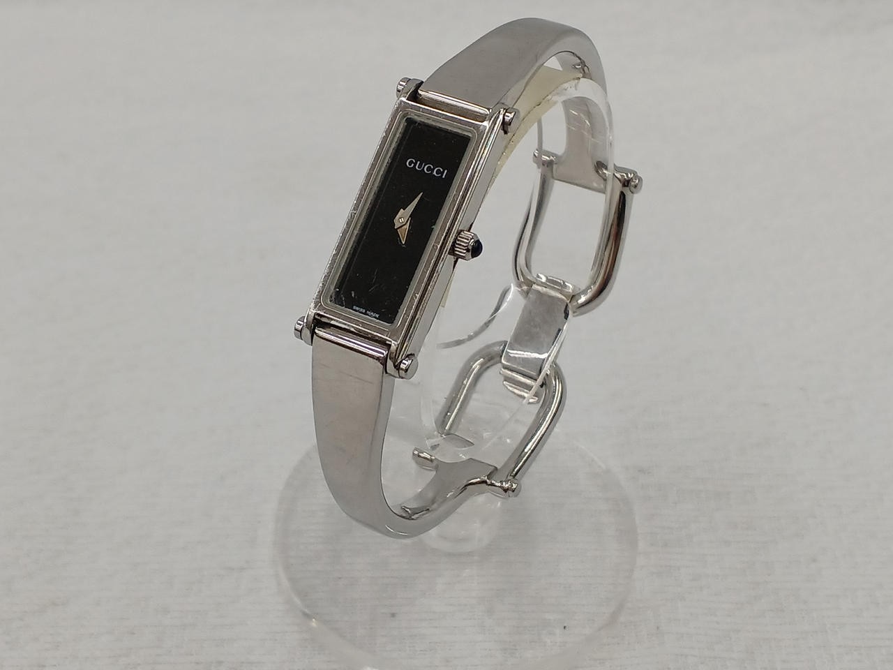 GUCCI 1500L Luxury Wristwatch for Men and Women