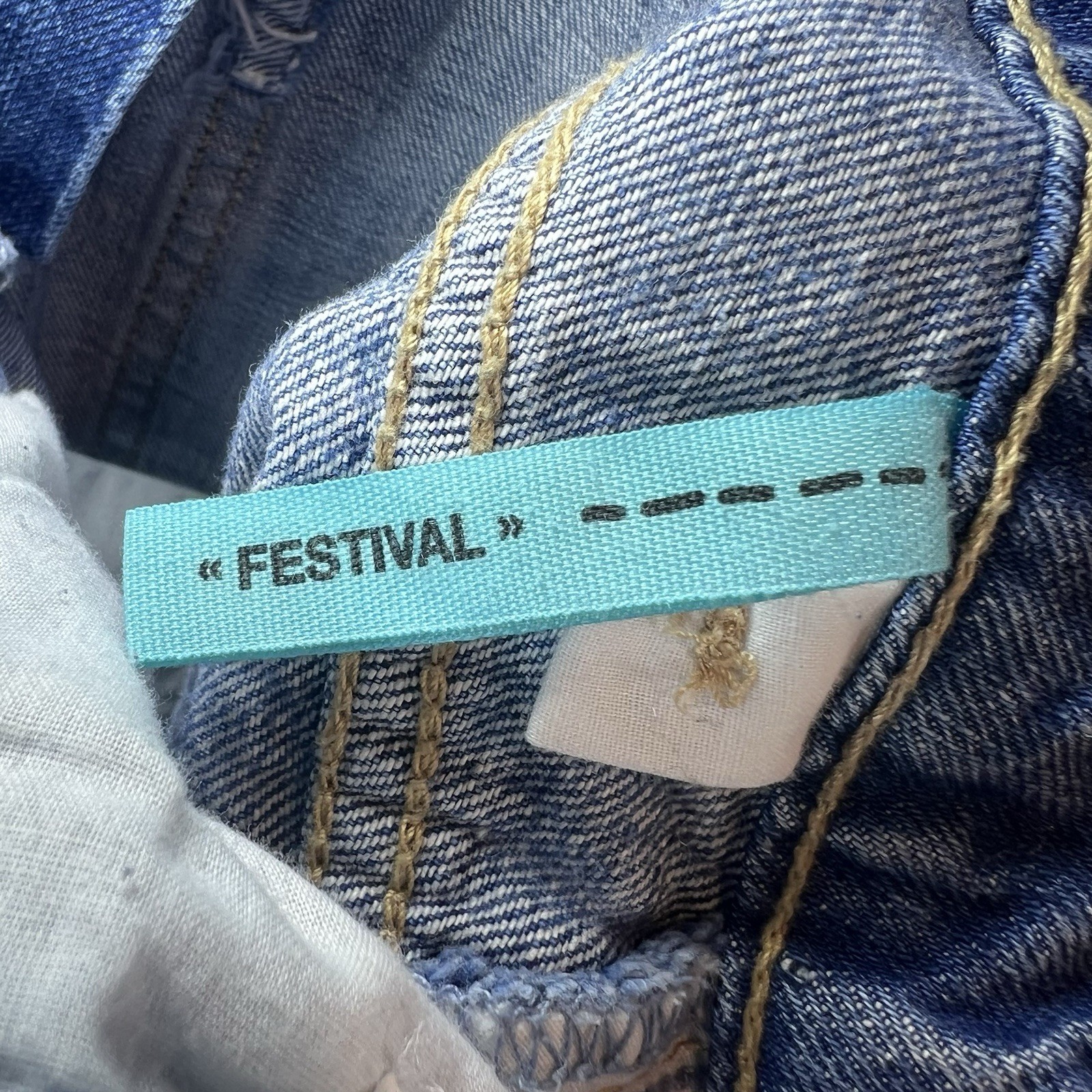 Garage Two Tone Festival 3" Jean Shorts Medium Blue Denim Cut Off Womens Size 28