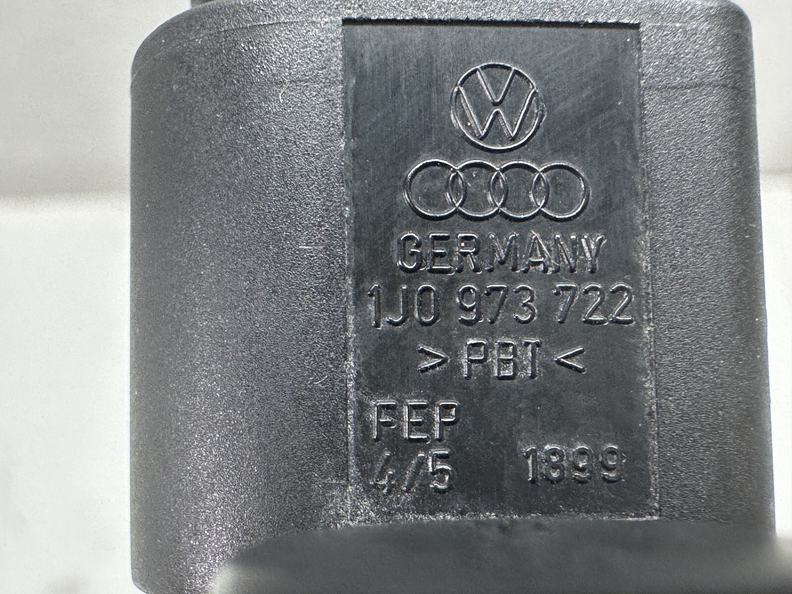 T30465 Audi Vw Porsche Bentley EGR Vacuum Solenoid Valve Set  037906283C  OEM