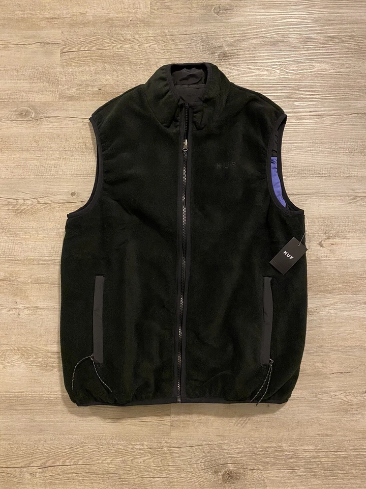 COLETE REVERSÍVEL HUF BOROUGH PRETO ROXO TAMANHO GRANDE NOVO COM ETIQUETAS - Imagem 3 de 4