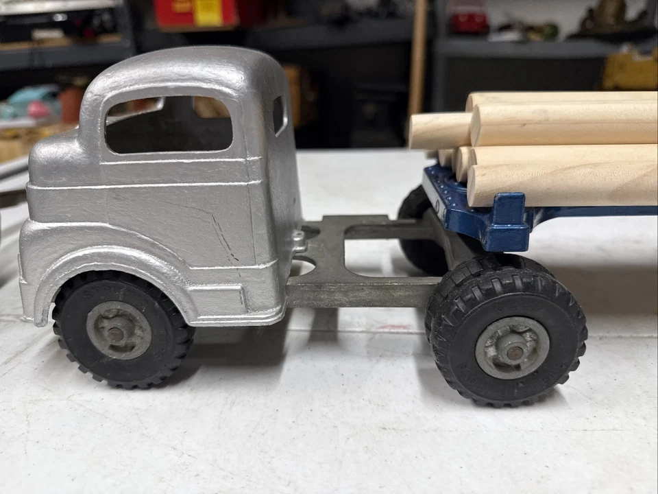 Vintage Structo Toys Pressed Steel Logging Trailer And Cab Blue / Silver - Image 2 of 4