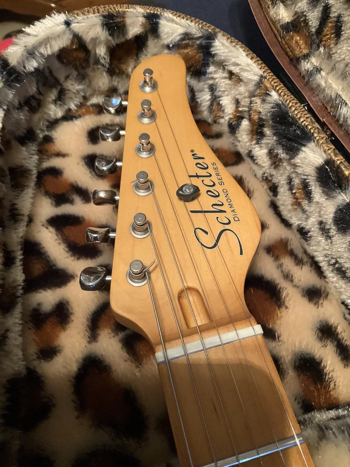 Schecter Guitar Research PT Special guitarra elétrica cetim doce maçã vermelha - Imagem 3 de 4