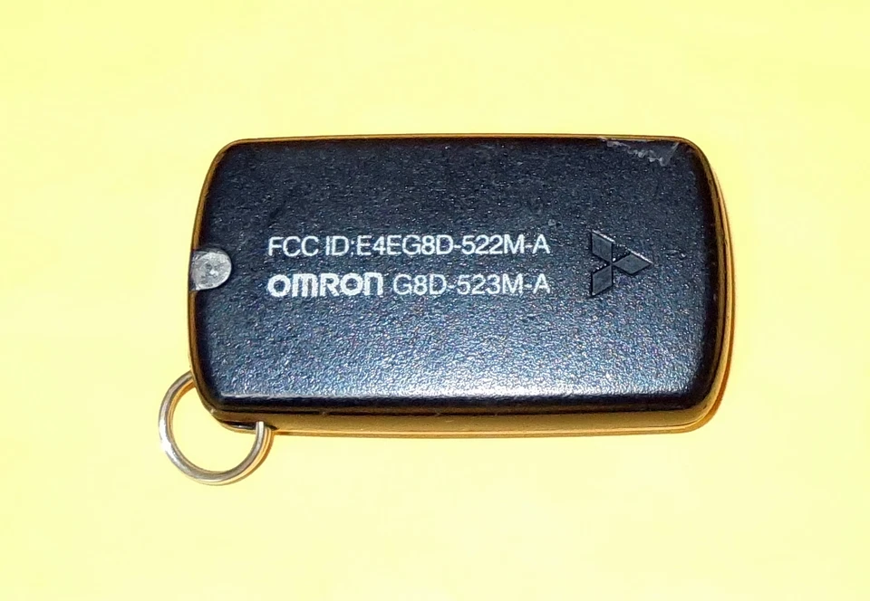 Mando a distancia 100% OEM MITSUBISHI MONTERO SPORT ENTRADA SIN LLAVE E4EG8D-522M-A Foto 2 de 2