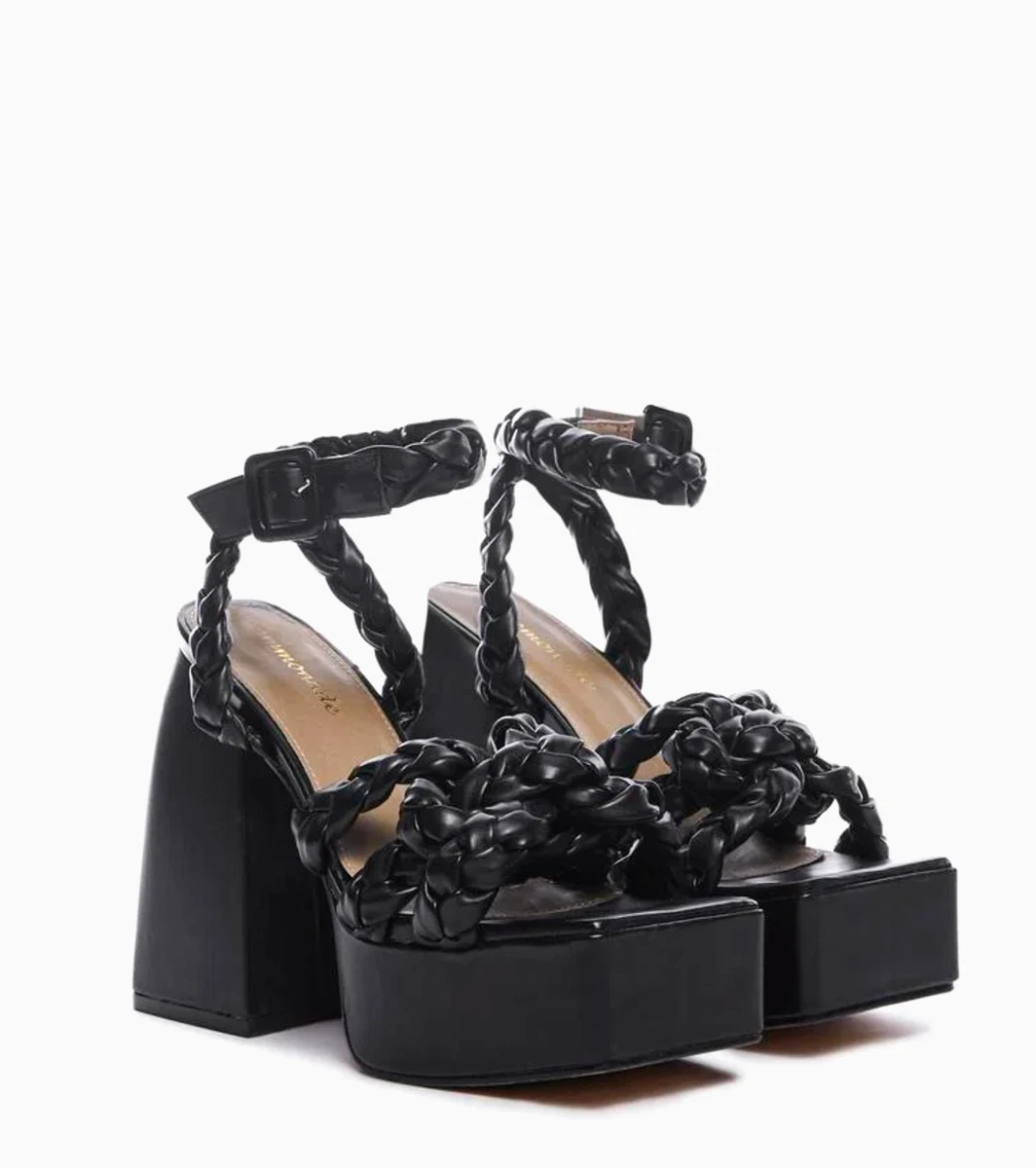 Platform sandals shop dolls kill