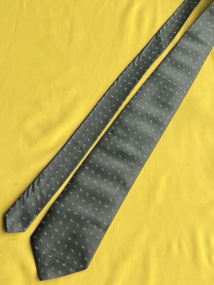 Corbata de seda verde auténtica HUNTING WORLD LLC diseño de fuente con estampado completo Foto 4 de 4