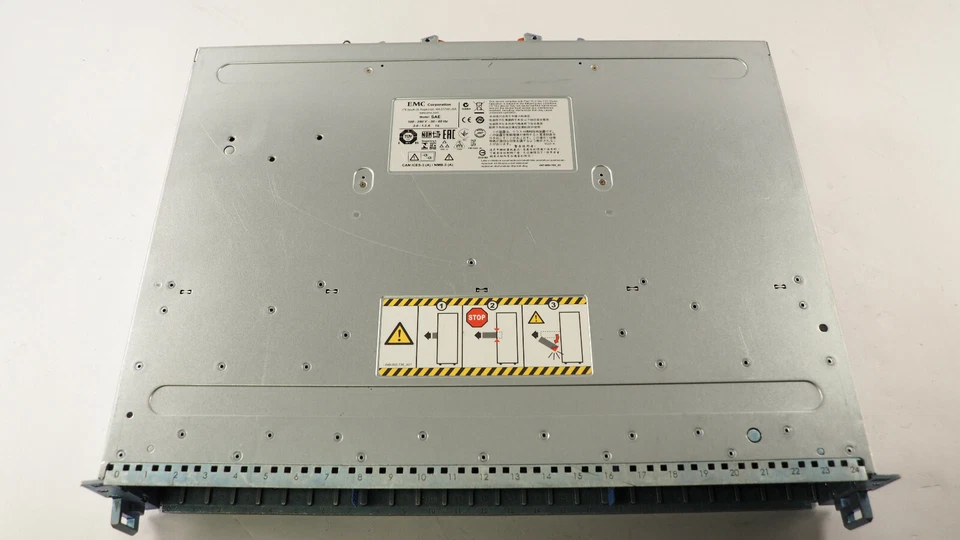 EMC Corporation SAE Disk Storage Array with 24 Bays ( no hard drives inside) - Image 2 of 4