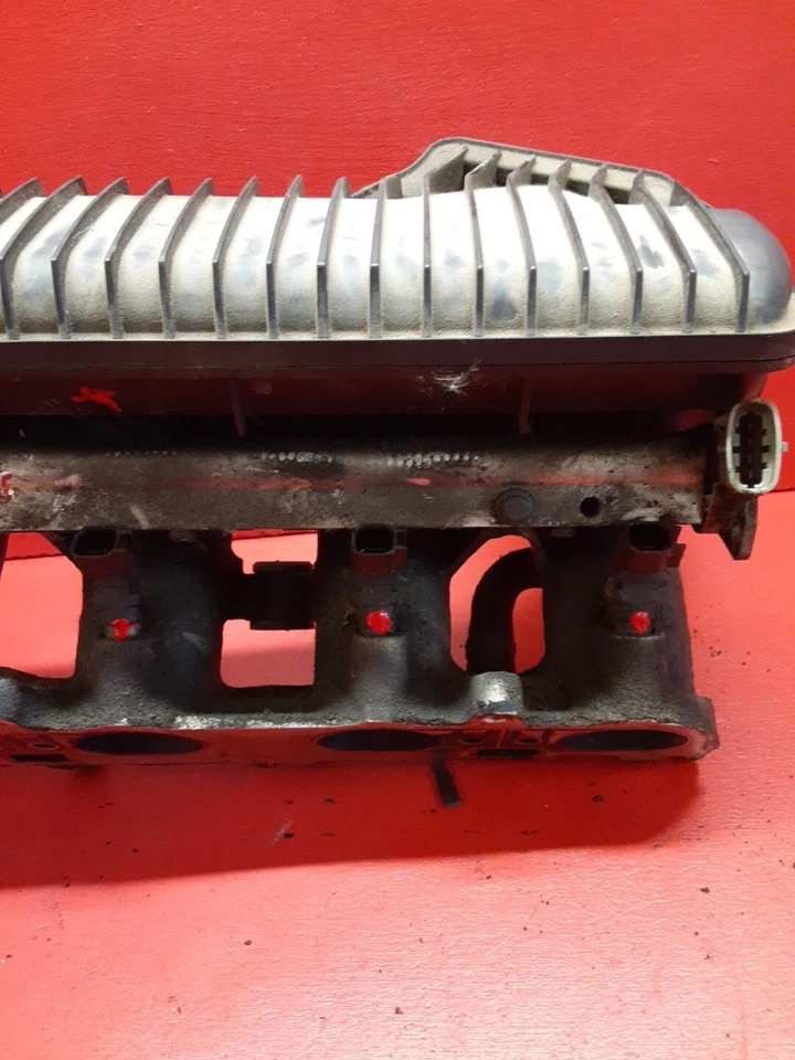 Впускной коллектор 2005 - 2016 Volvo V50 2,5 л с топливной рампой с инжекторами 31338645 - Изображение 4 из 4