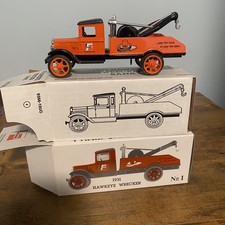 ERTL 1931 Hawkeye Wrecker Fram Oil Filters- Die Cast Coin Bank - new in box