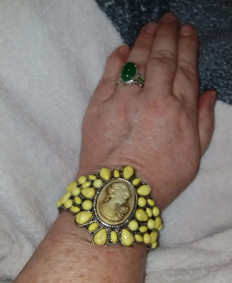 🔥 Natural Yellow Howlite Carved Cameo SouthWestern Bracelet🔥Price Reduced 🔥 - Image 2 of 4