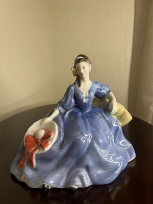 Royal Doulton 'Elyse' HN2429 Bone China Figur 1971 Vintage 15x14x18cm