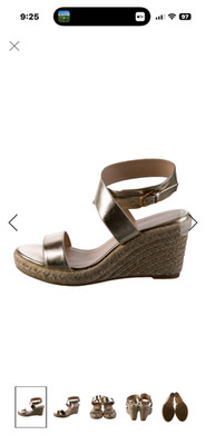 Stuart Weitzman Women's Gold Wedges size 7