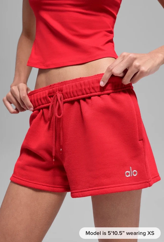 Nuevos Pantalones Cortos Pequeños Alo Yoga Accolade Edición Limitada Color Rojo Brillante $80 Foto 2 de 4