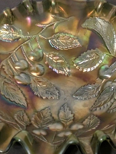 ANTIQUE MILLERSBURG HANGING CHERRIES CARNIVAL GLASS 3 IN 1 EDGE BOWL, GREEN 6"