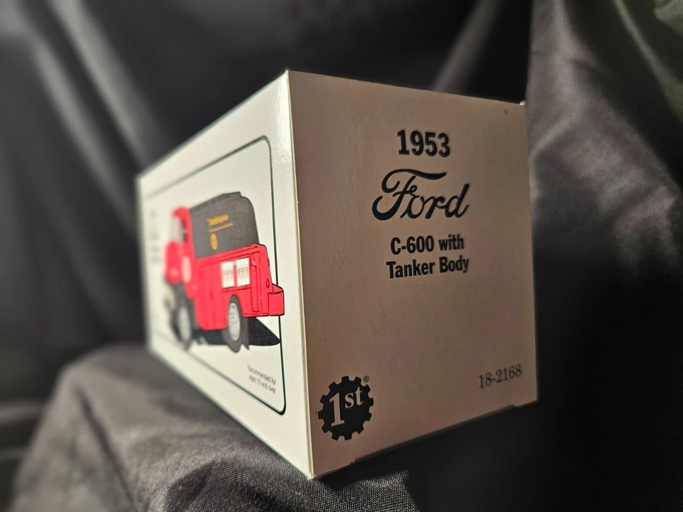 Ford C-600 1953 primera marcha con carrocería cisterna Texaco escala 1:34 Inv. #2914 Foto 4 de 4