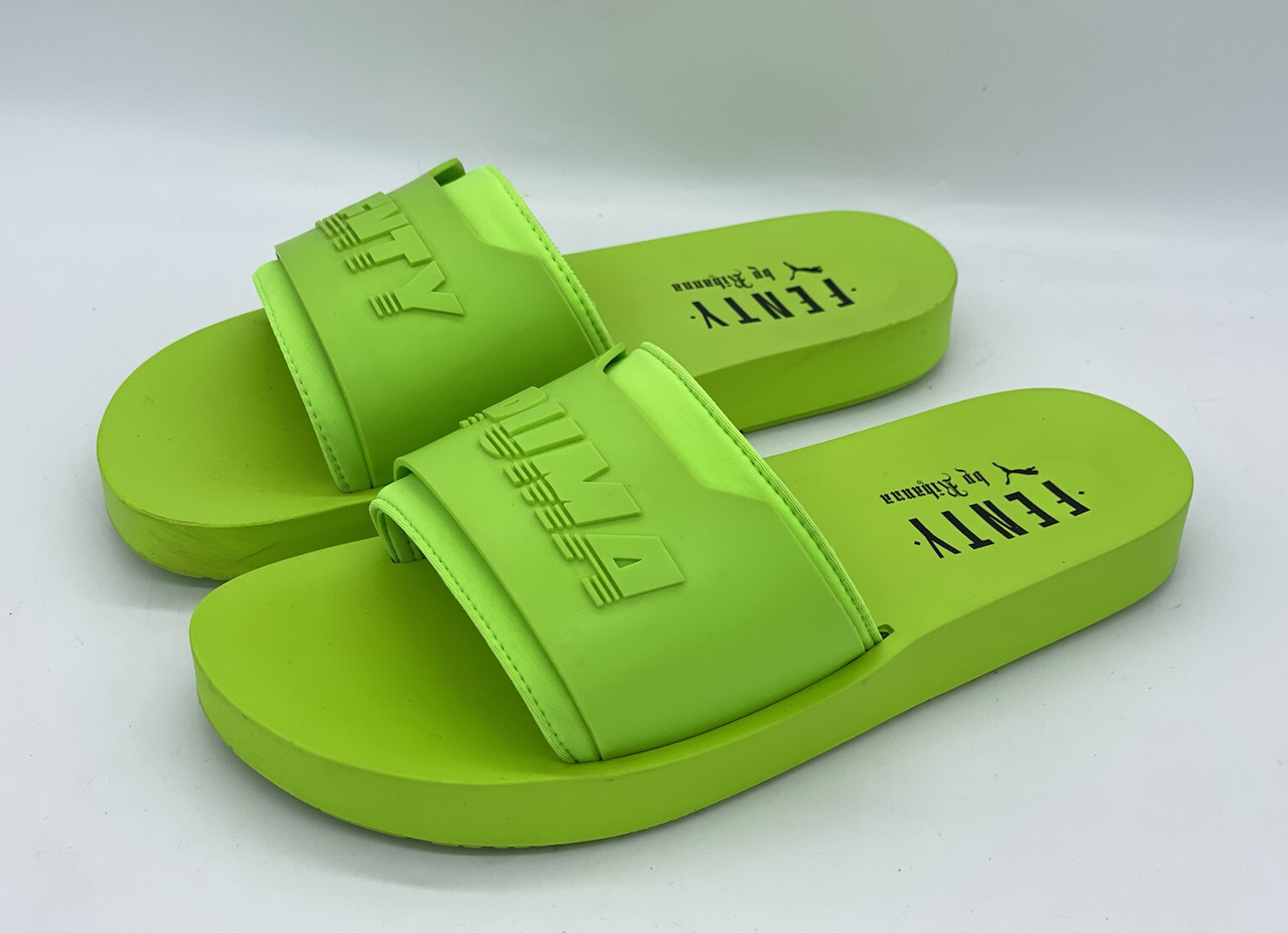 voetstuk Kom langs om het te weten College Puma Fenty X ￼Rihanna Surf Slide Gecko Neon Green Slip On Sandals 367747-04  Sz 8 | eBay