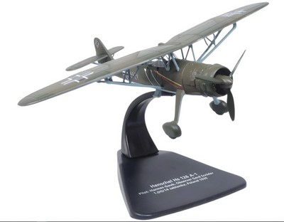 OXFORD DIECAST - HENCHEL HS-126 A-1 - Pilot Hannes GAUB - Observer Gerd Scröd...