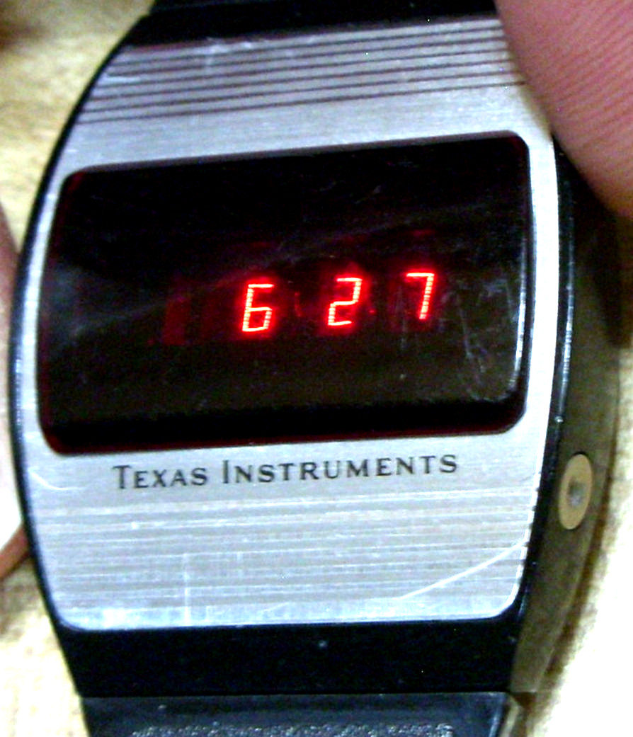 VINTAGE TEXAS INSTRUMENTS UNISEX TIME / DATE LED WATCH, NEW BATTEIES, ca 1970's