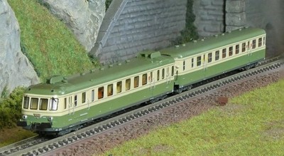 Arnold HN2635 Dieseltriebwagen RGP 2 modernisiert, SNCF, grün/beige, Spur N