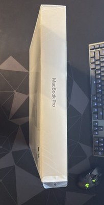 Apple MacBook Pro 16'' (512GB, Intel Core i7, 2.6 GHz, 16 GB