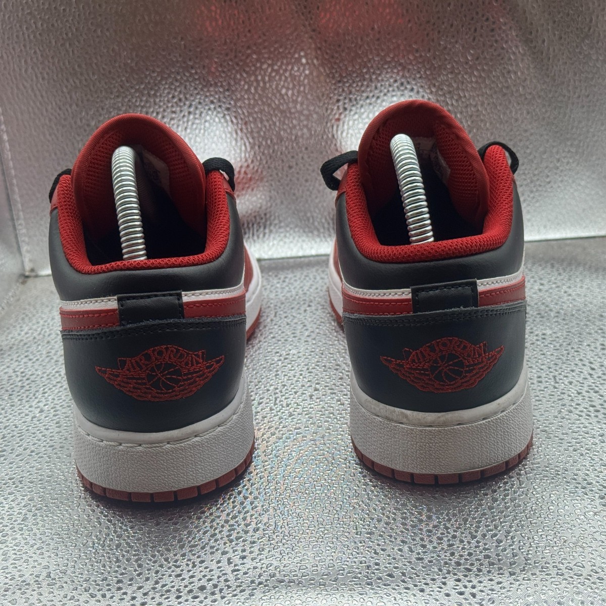 Size 6Y Air Jordan‎ 1 Low GS Reverse Black Gym Red Trainers Sneaker 553560-163 Size 6Y Air Jordan 1 Low GS Reverse Black Gym Red Trainers  main image 3