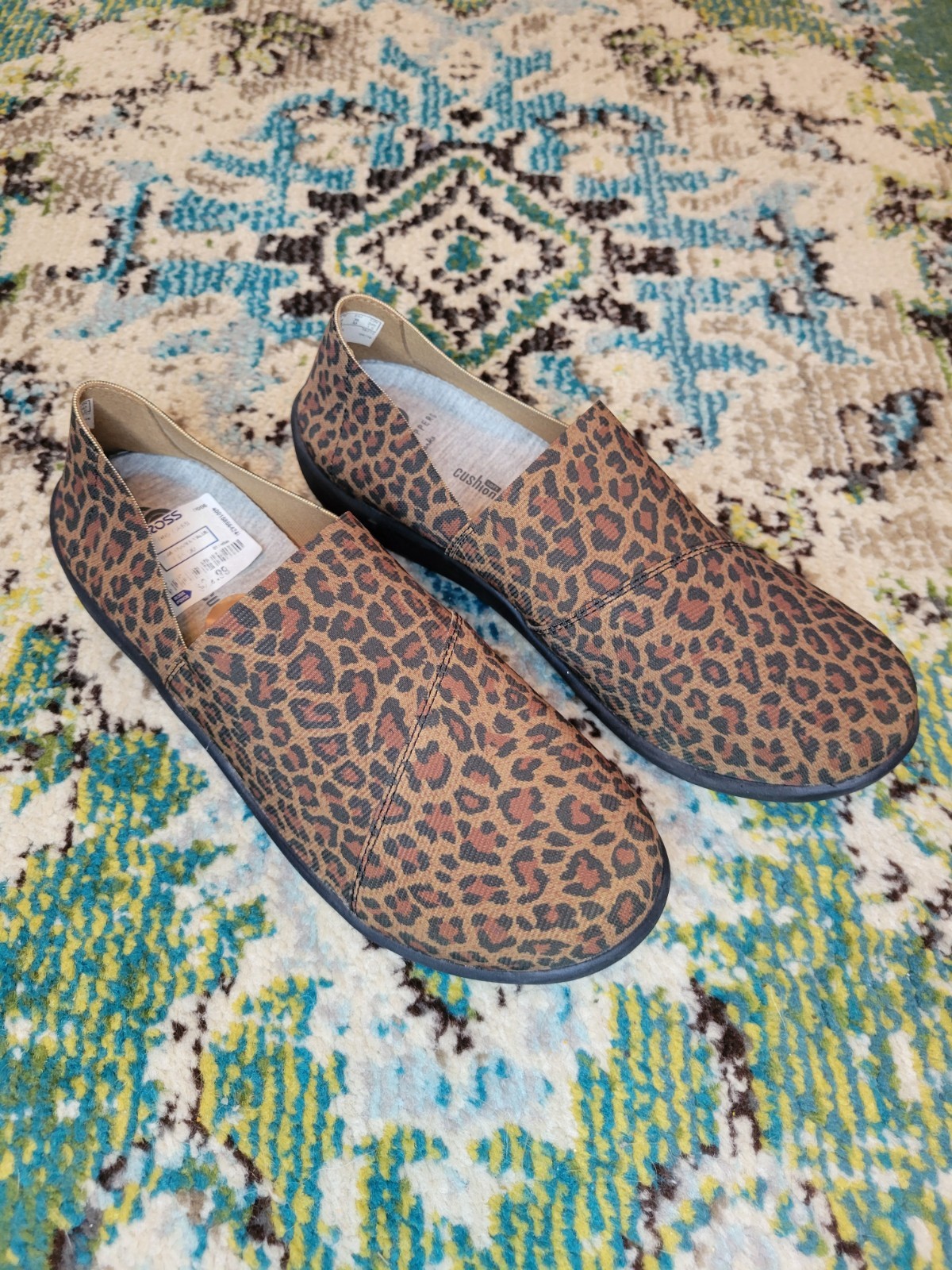 NEW Clarks Cloudstepper Leopard Printed Slip On Comfortable Shoes, Size Womens 8