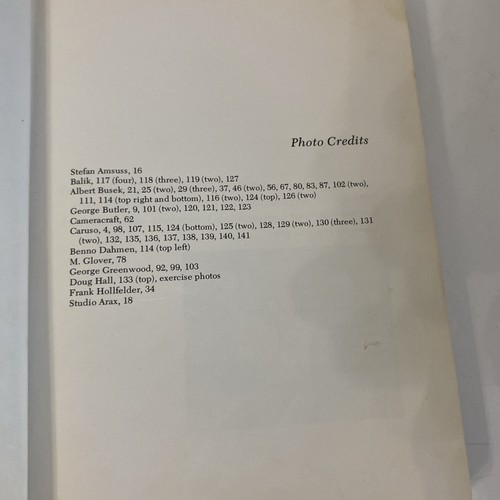 Arnold: The Education Of A Bodybuilder Hardcover 1st Edition (1977) HC DJ Ex Lib - Picture 12 of 16