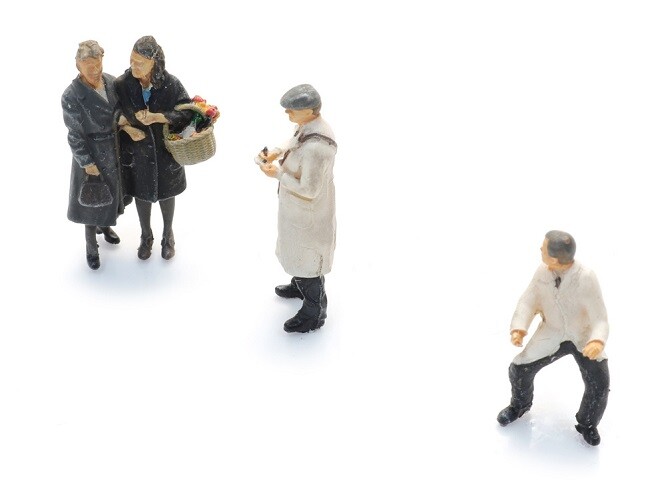 Artitec 5870049 - H0 / 1:87 - Milkmen with Customers 1940-1970 - New