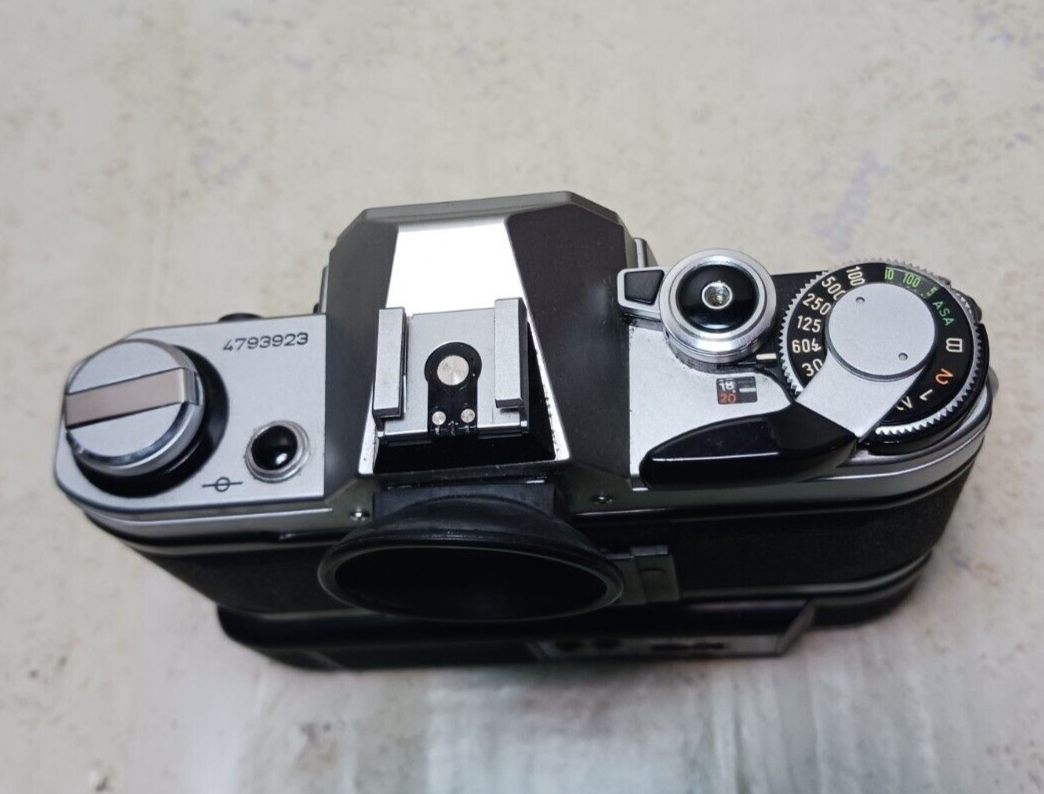 Clean Vintage Canon AE-1 Camera Body With Flash & Power Clean Vintage Canon AE-1 Camera Body With Flash & Power