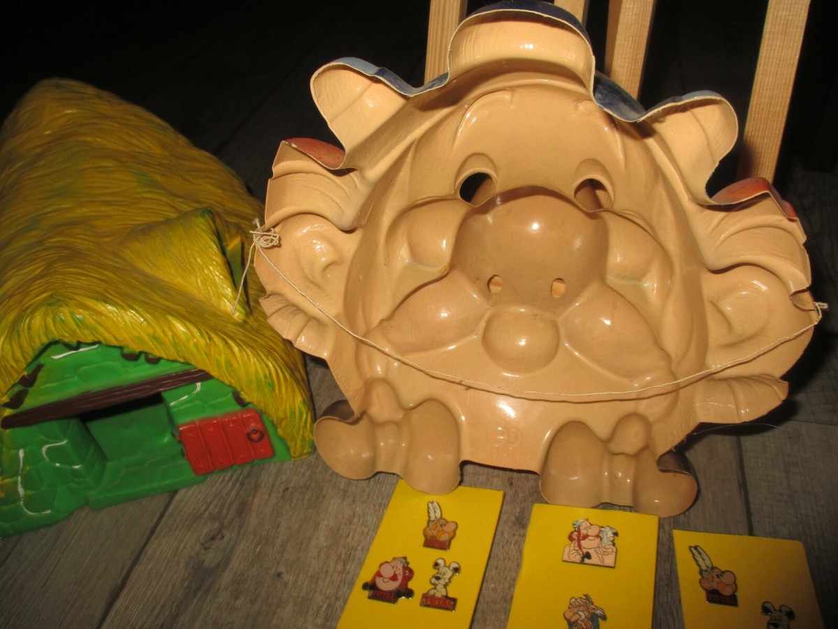 Asterix & Obelix - Obelix carrying Asterix on a Shield - Metal