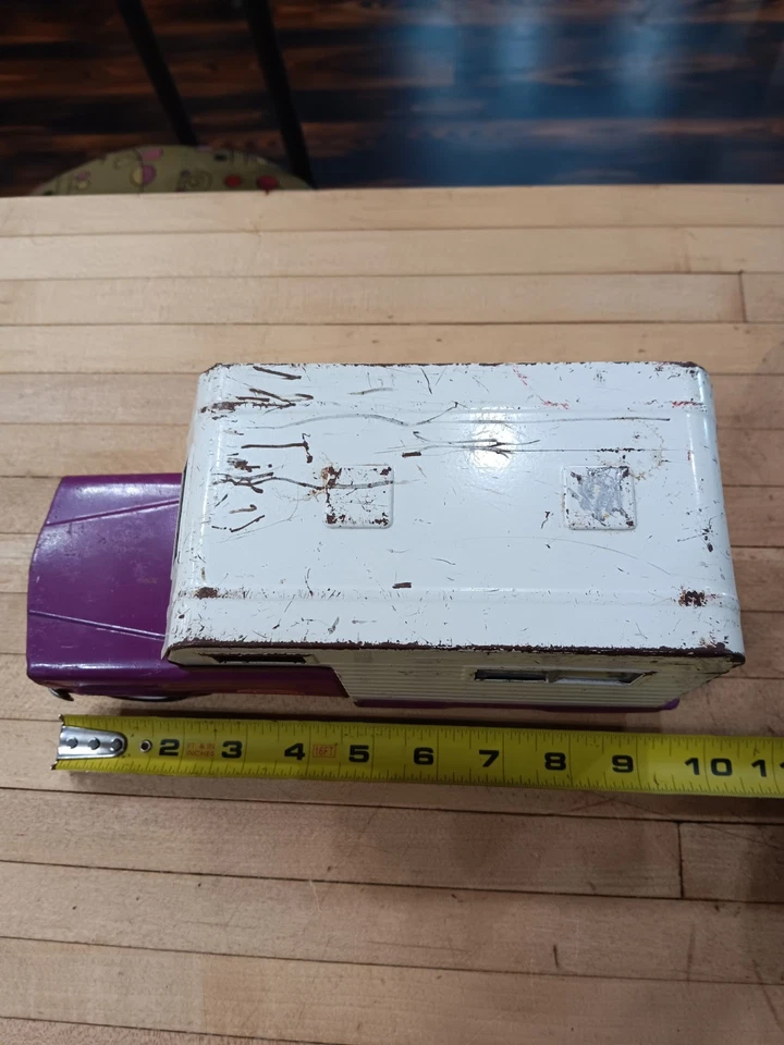 Camión cámper Tonka vintage - juguete de metal púrpura y blanco con rasguños y arrogancia Foto 3 de 4