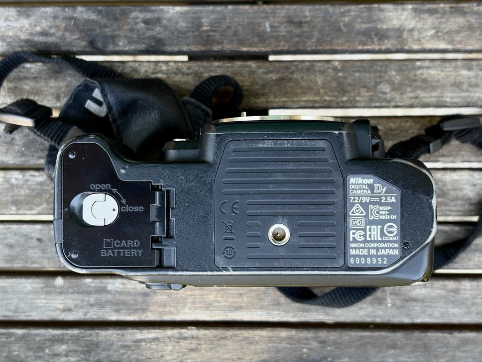 Nikon Df DSLR-Kamera Body Schwarz - guter Zustand - technisch einwandfrei - Bild 4 von 4
