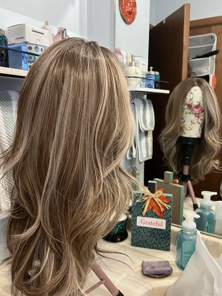 Peluca estilo IMS NUEVA SIN ETIQUETAS. Frontal de encaje de separación libre Foto 4 de 4