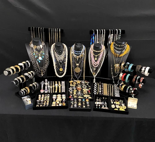 222 pc Antique Vintage Estate Costume Jewelry Some Signed. Lot 720