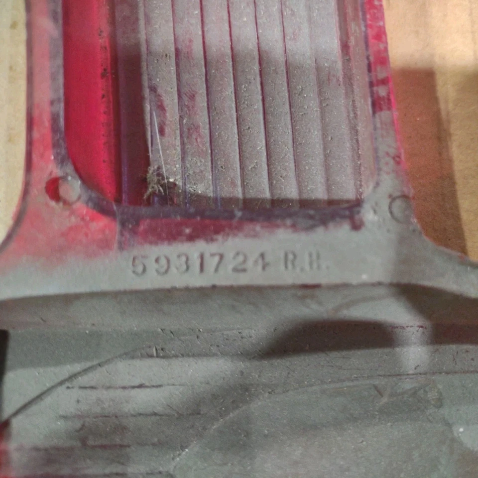 Buick OEM 1941 1942 Par especial de lentes de luz trasera izquierda y derecha originales Foto 4 de 4